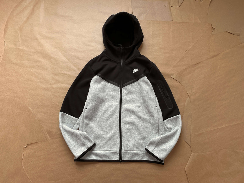 Conjunto Tech Fleece Nike - Cinza/Preto