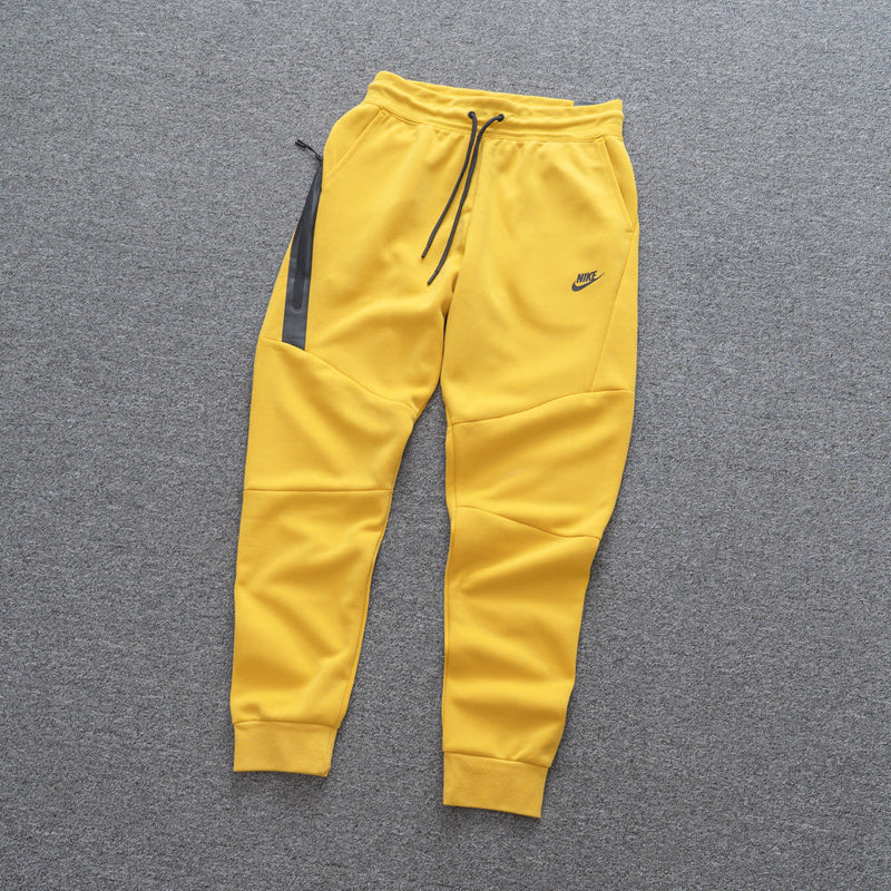 Conjunto Tech Fleece Nike - Amarelo